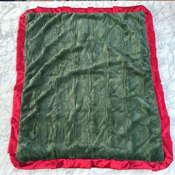 Minky Couture Winter Berry Pine Christmas Blanket Toddler Size - Picture 5 of 6